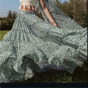 NWT The Saree Room Floral Green White Skirt (Lehenga) Size Medium Short